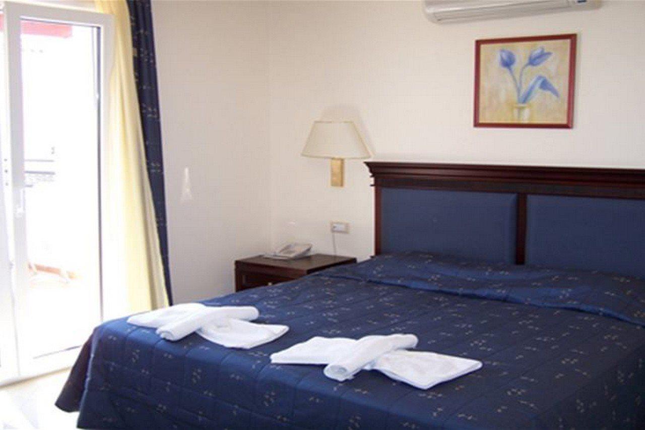 Caldera Bay Hotel Platanés Exterior photo