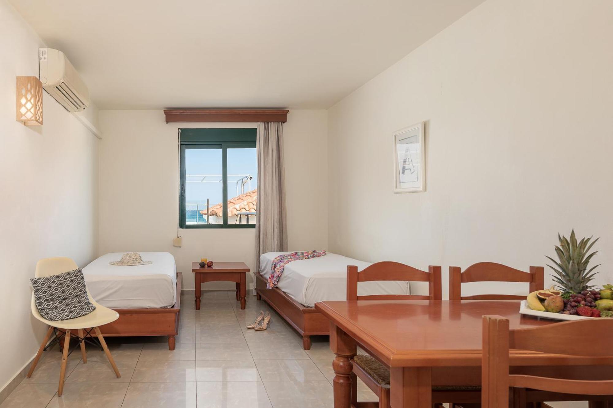 Caldera Bay Hotel Platanés Exterior photo